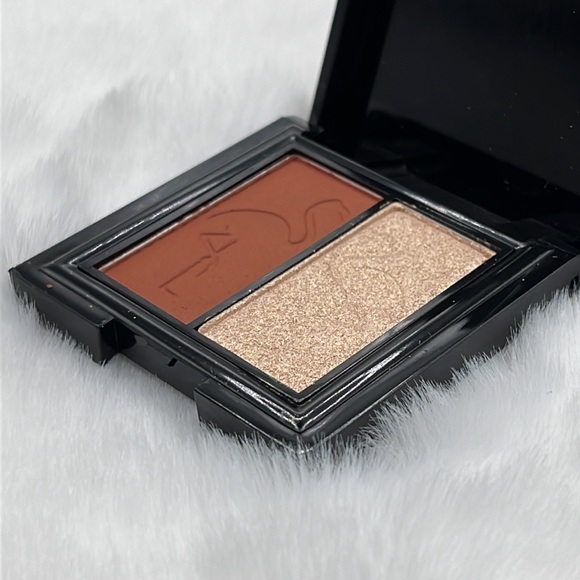 3/$15 Shaina B Miami Eyeshadow Duo in Soca & Bacchanal - Picture 3 of 4